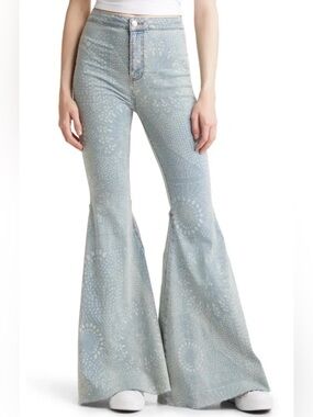 FREE PEOPLE JUST FLOAT ON FLARE LIGHT WASH GEO PRINT HIGH RISE JEANS SZ 27 NWT